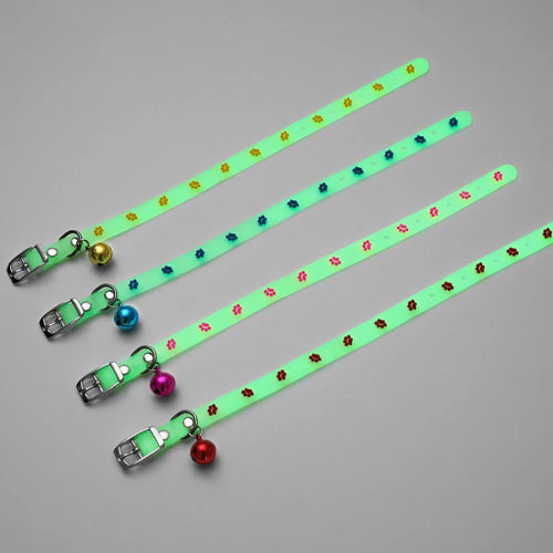 Collier chat lumineux motif pieds 