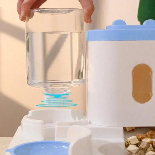 Distributeur automatique eau et croquettes pour chat bouteille